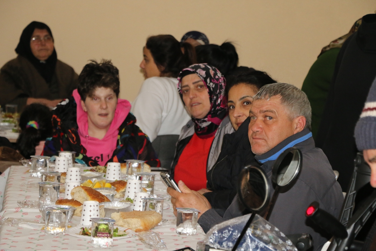 Sakarya Engelliler & Güçlüanneler Yardımlaşma Derneği İftar Yemeğinden Kareler