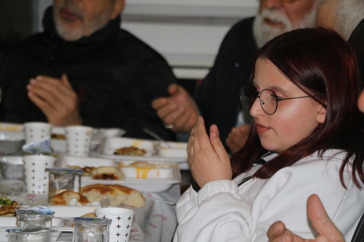 Sakarya Engelliler & Güçlüanneler Yardımlaşma Derneği İftar Yemeğinden Kareler