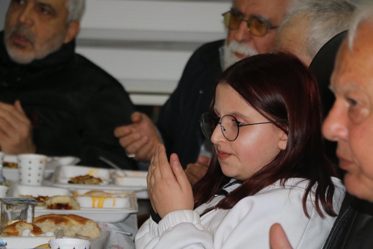 Sakarya Engelliler & Güçlüanneler Yardımlaşma Derneği İftar Yemeğinden Kareler