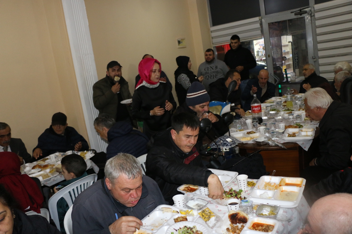 Sakarya Engelliler & Güçlüanneler Yardımlaşma Derneği İftar Yemeğinden Kareler