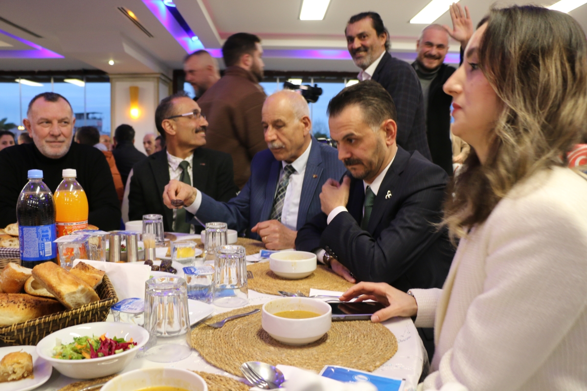 MHP Adapazarı İlçe Teşkilatının düzenlemiş olduğu iftar programından KARELER