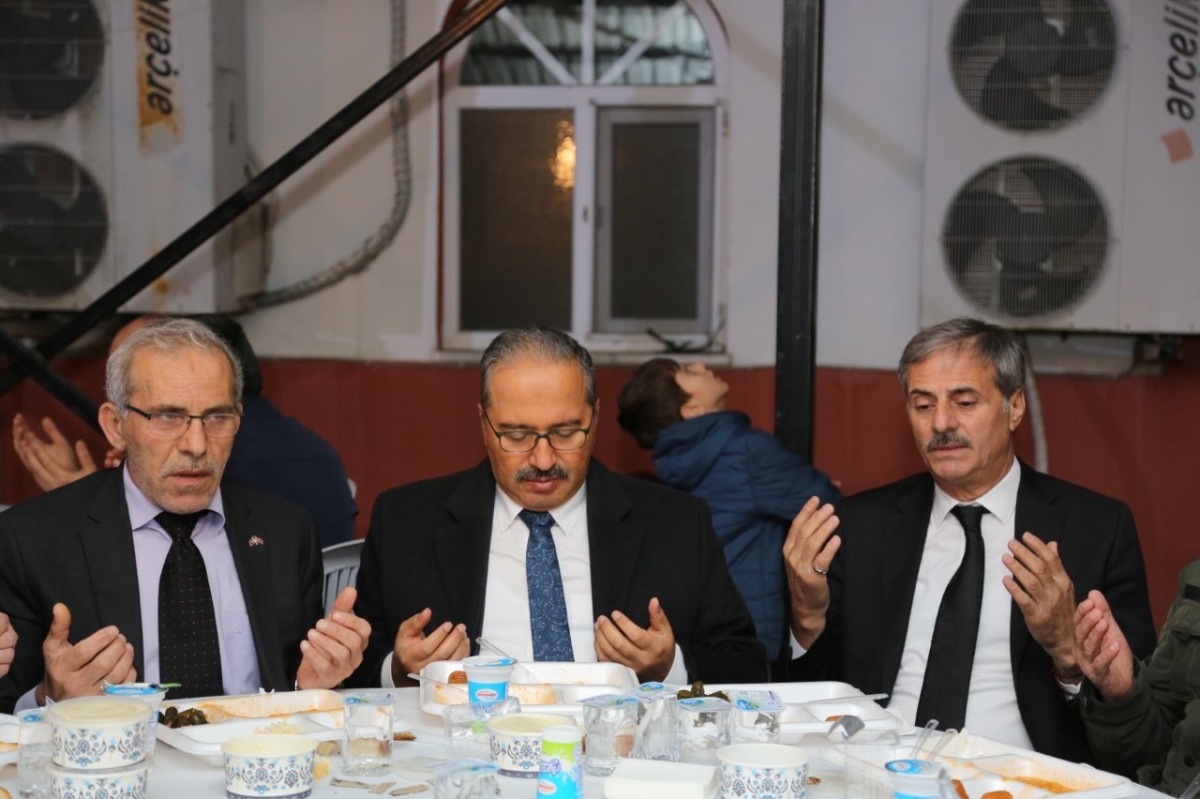 Serdivan Dağyoncalı Mahallesi tarafından her yıl gerçekleştirilen iftar programı, bu yıl da büyük ilgi gördü.