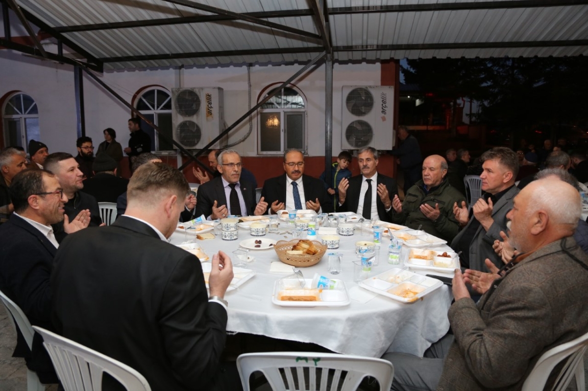 Serdivan Dağyoncalı Mahallesi tarafından her yıl gerçekleştirilen iftar programı, bu yıl da büyük ilgi gördü.