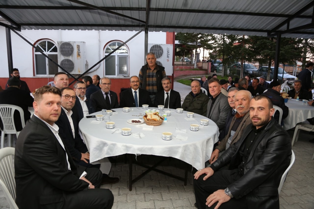 Serdivan Dağyoncalı Mahallesi tarafından her yıl gerçekleştirilen iftar programı, bu yıl da büyük ilgi gördü.