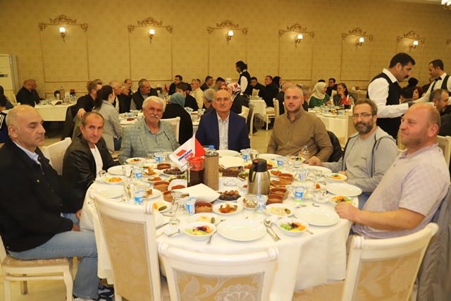 PAKSAN iftar yemeği verdi