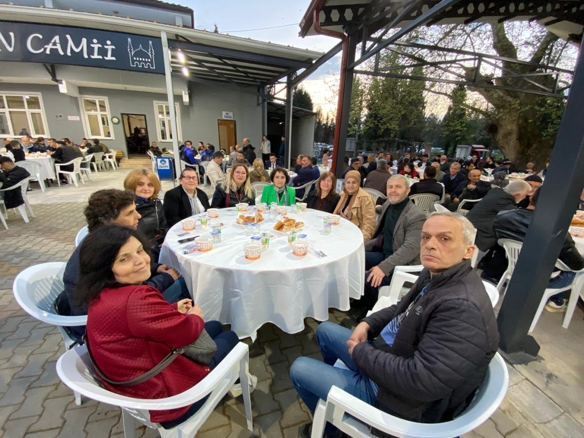 Dernekkırı Sultan Abdülhamid Han Camiinde 3 Bin Kişilik İftar