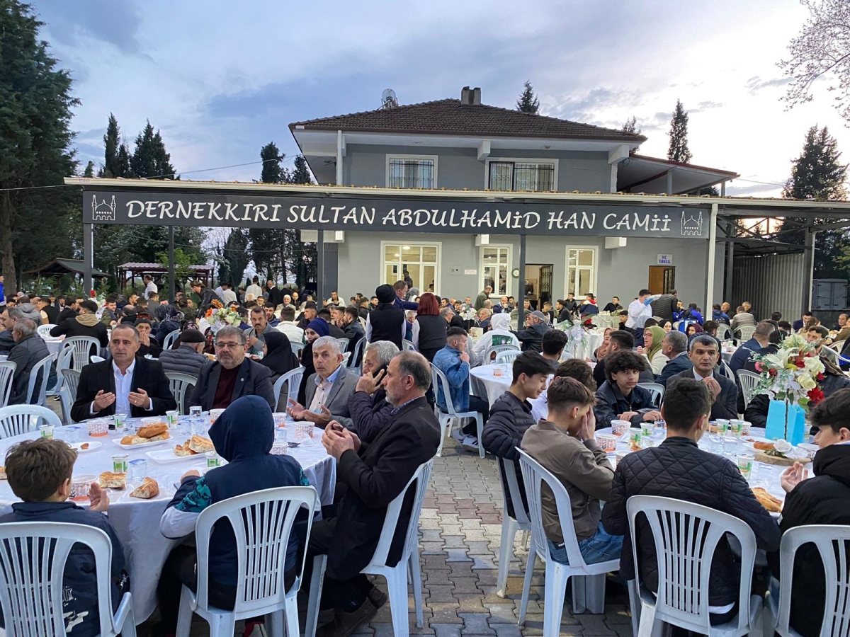 Dernekkırı Sultan Abdülhamid Han Camiinde 3 Bin Kişilik İftar