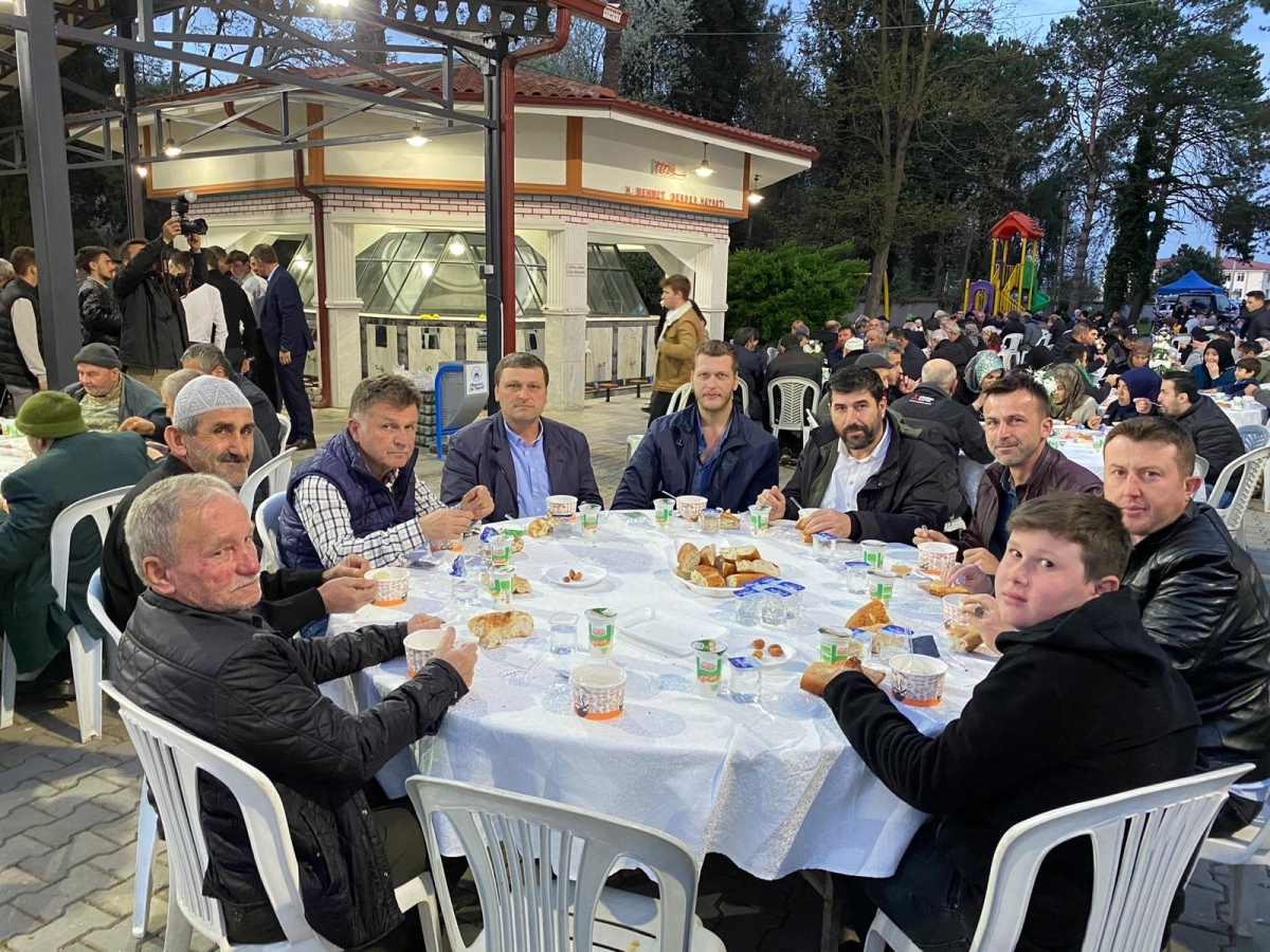 Dernekkırı Sultan Abdülhamid Han Camiinde 3 Bin Kişilik İftar