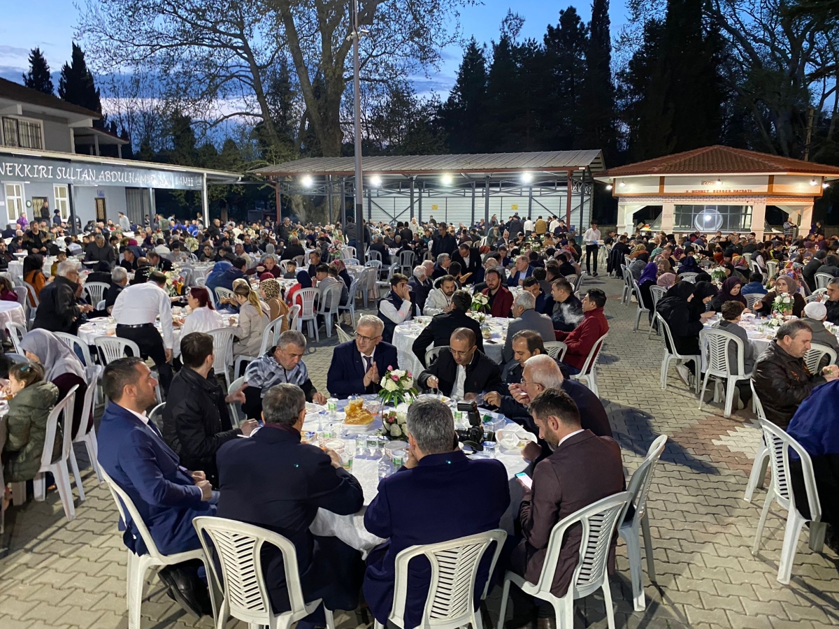 Dernekkırı Sultan Abdülhamid Han Camiinde 3 Bin Kişilik İftar