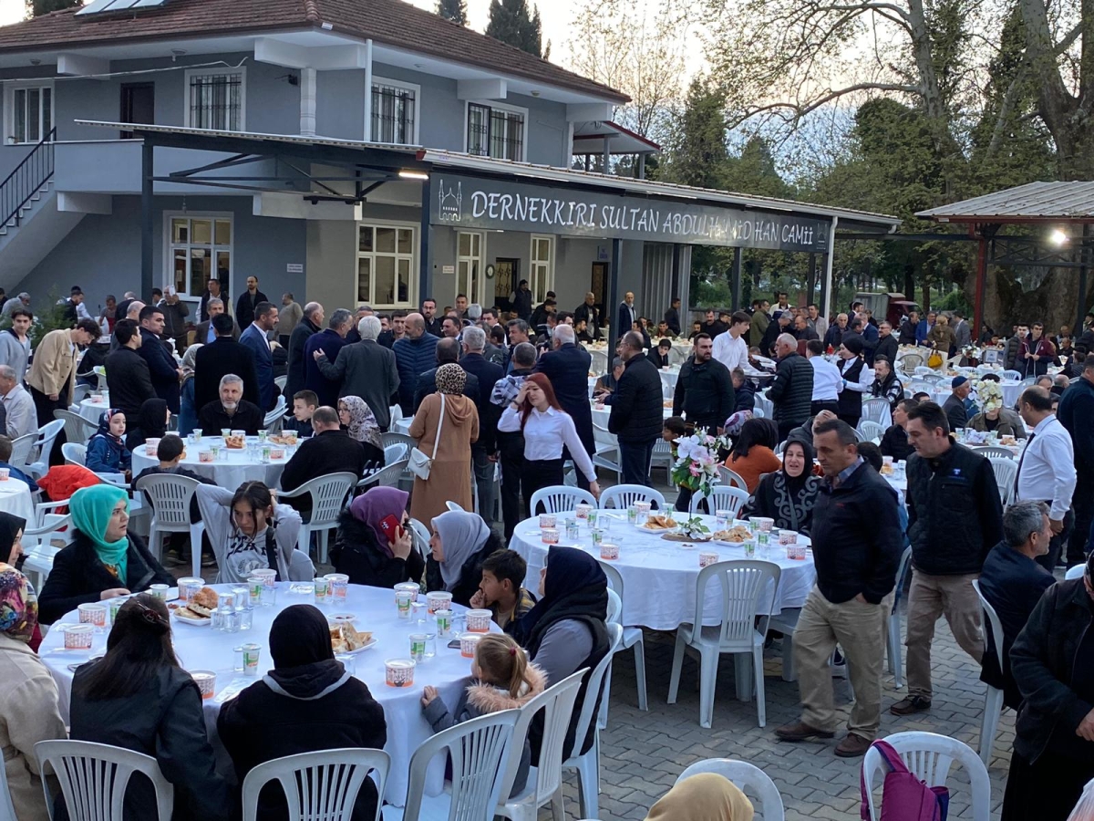 Dernekkırı Sultan Abdülhamid Han Camiinde 3 Bin Kişilik İftar