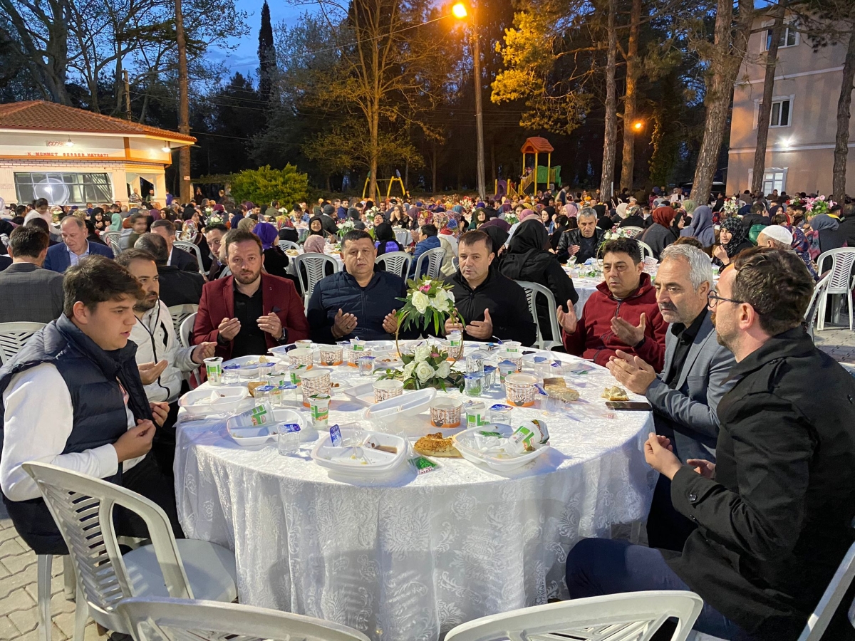 Dernekkırı Sultan Abdülhamid Han Camiinde 3 Bin Kişilik İftar