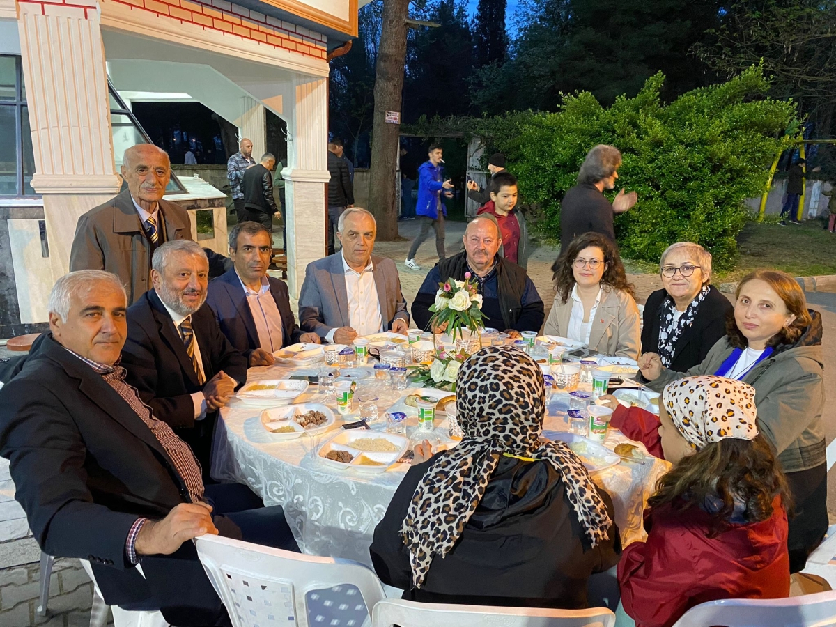 Dernekkırı Sultan Abdülhamid Han Camiinde 3 Bin Kişilik İftar