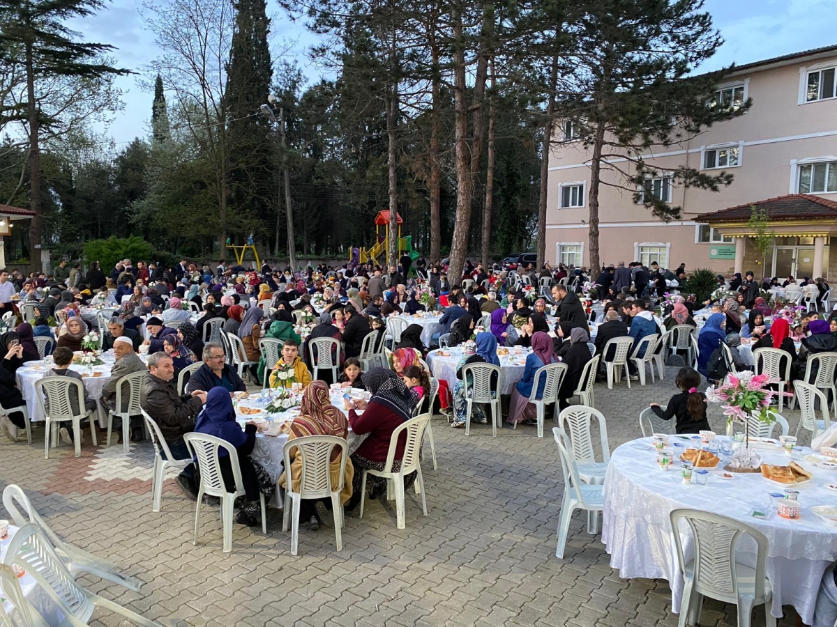 Dernekkırı Sultan Abdülhamid Han Camiinde 3 Bin Kişilik İftar