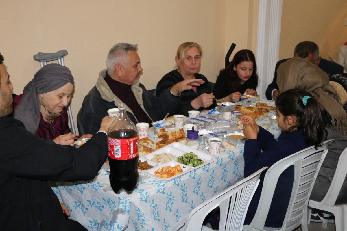 Sakarya Engelliler Güçlü Anneler Yardımlaşma Derneği Geleneksen İftar Yemeği