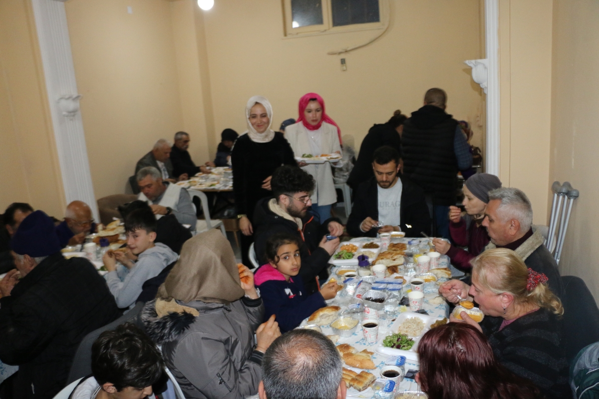 Sakarya Engelliler Güçlü Anneler Yardımlaşma Derneği Geleneksen İftar Yemeği