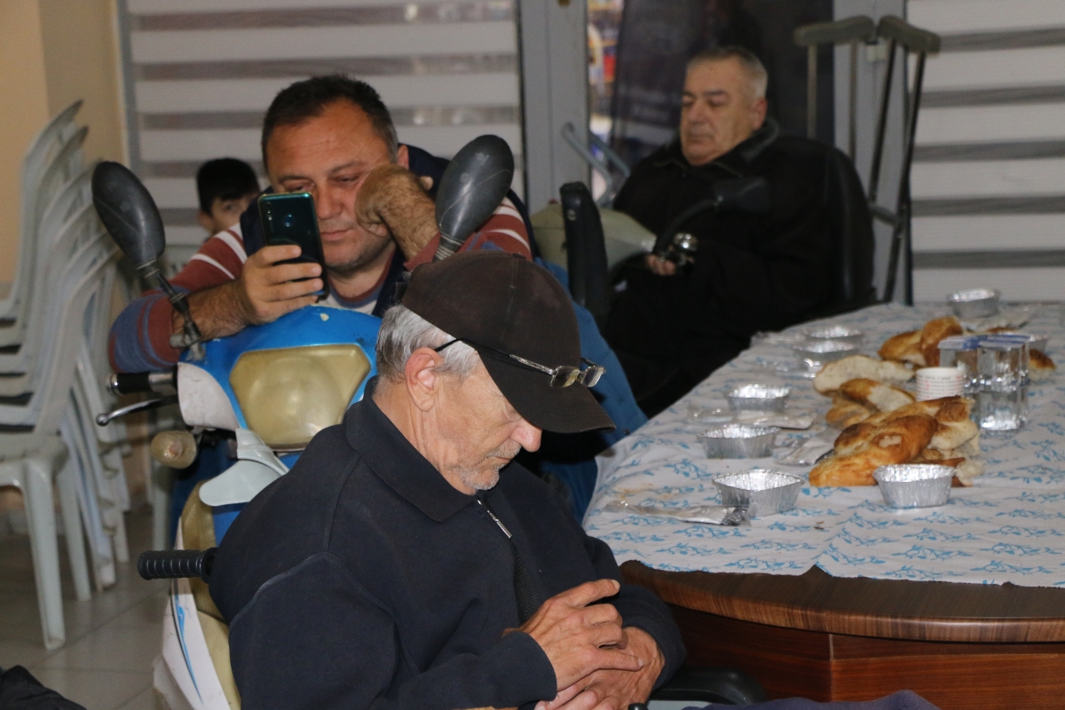 Sakarya Engelliler Güçlü Anneler Yardımlaşma Derneği Geleneksen İftar Yemeği