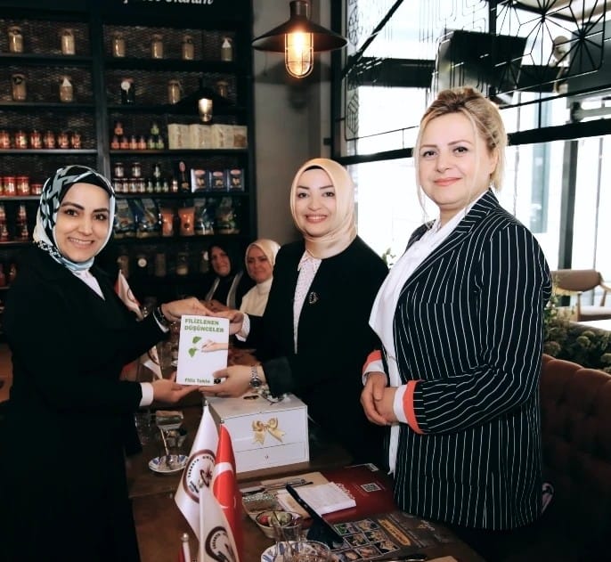 AK Parti Sakarya Milletvekili Çiğdem Erdoğan Atabek SAKİKAD üyesi kadınlar ile kahvaltıda bir araya geldiler.