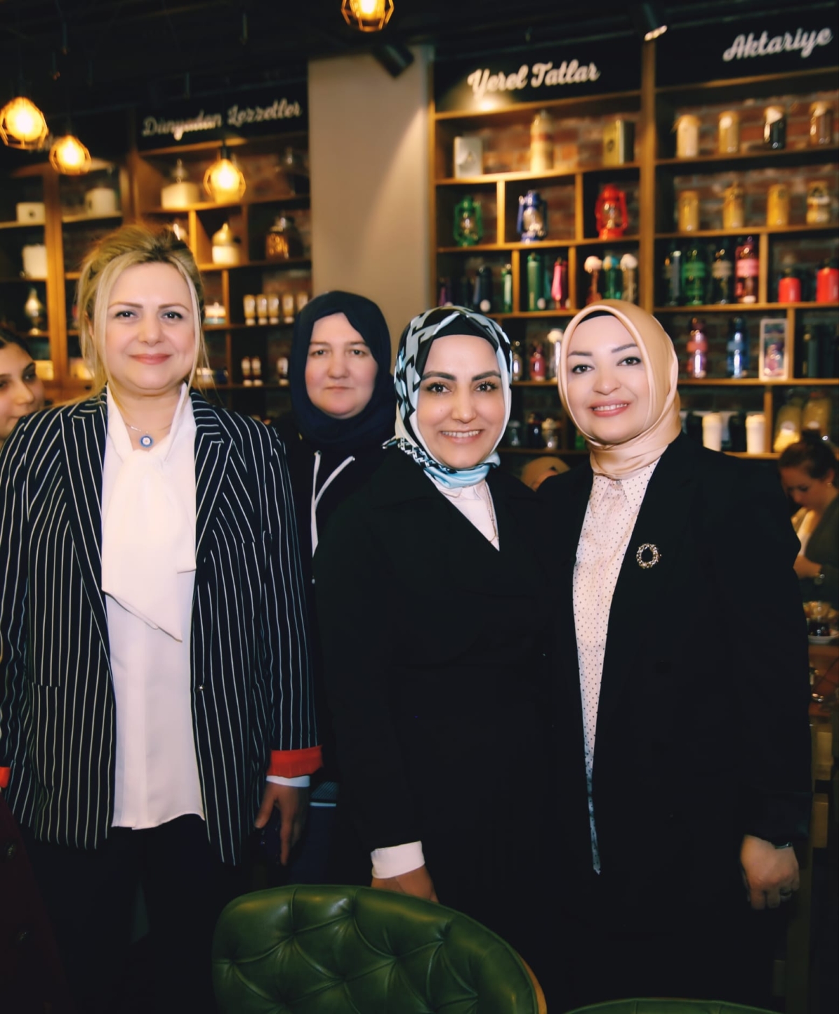 AK Parti Sakarya Milletvekili Çiğdem Erdoğan Atabek SAKİKAD üyesi kadınlar ile kahvaltıda bir araya geldiler.