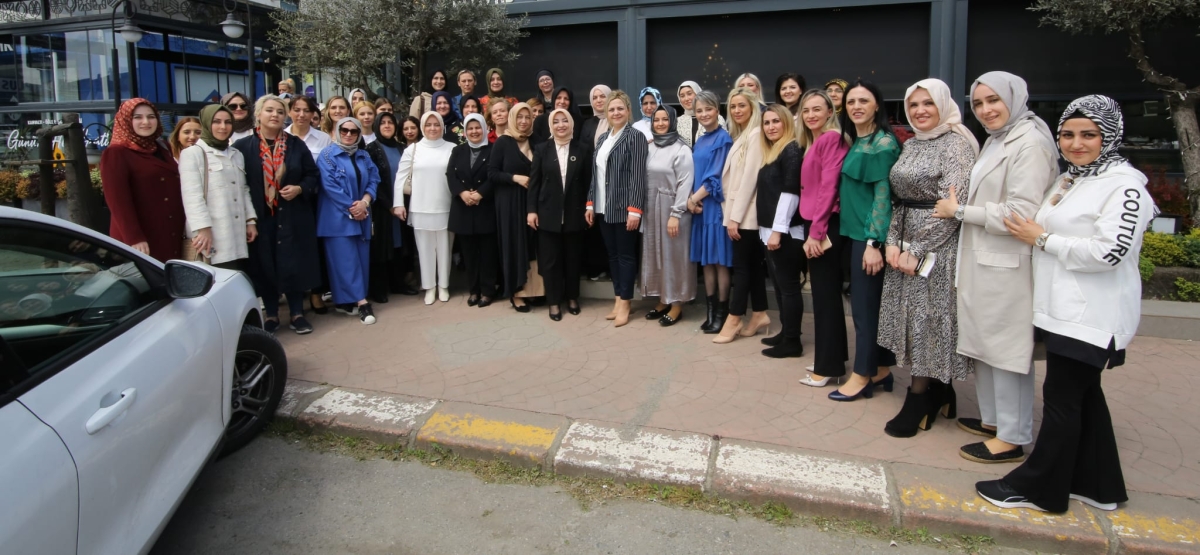 AK Parti Sakarya Milletvekili Çiğdem Erdoğan Atabek SAKİKAD üyesi kadınlar ile kahvaltıda bir araya geldiler.