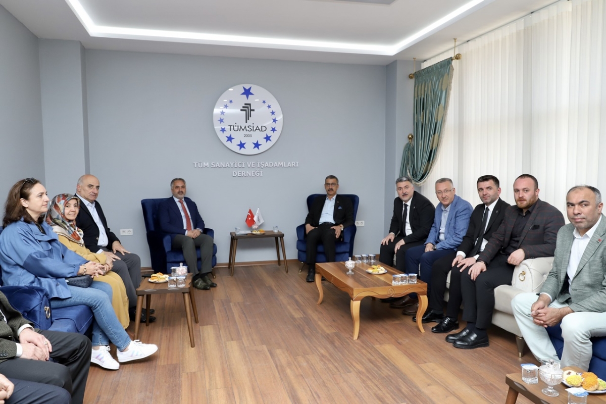 Bayraktar ve Kılıç, Şehrin Kalbi Adapazarı’nda 14 Mayıs Zaferine Hep Birlikte Yürüyoruz