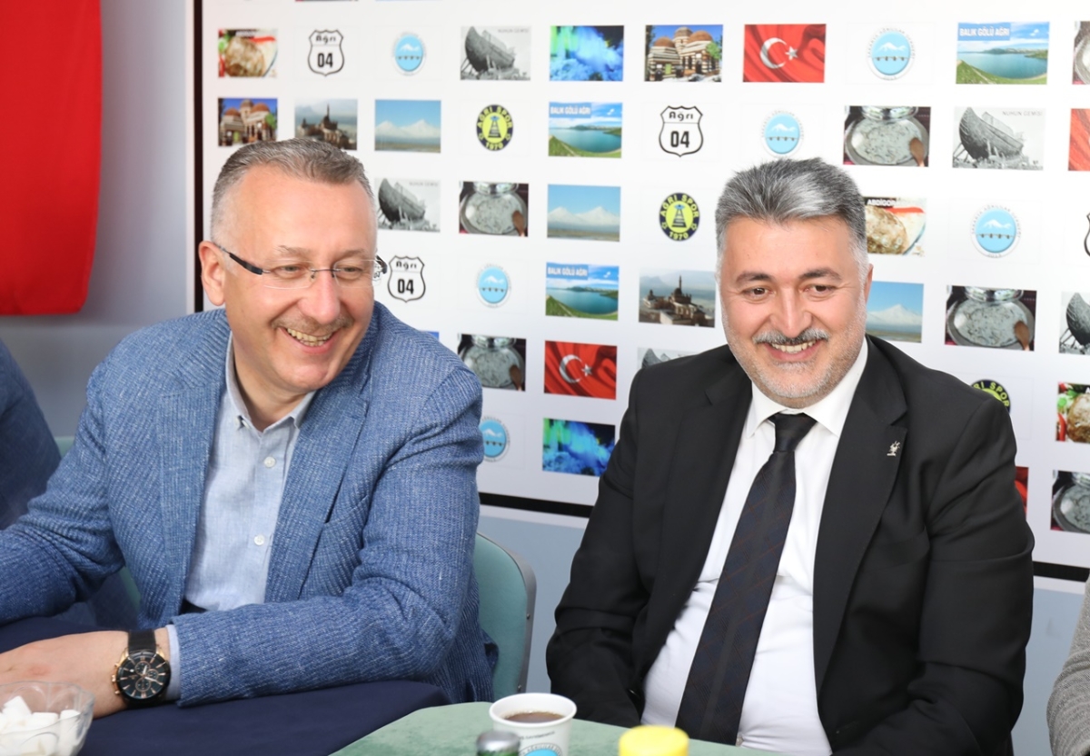 Bayraktar ve Kılıç, Şehrin Kalbi Adapazarı’nda 14 Mayıs Zaferine Hep Birlikte Yürüyoruz