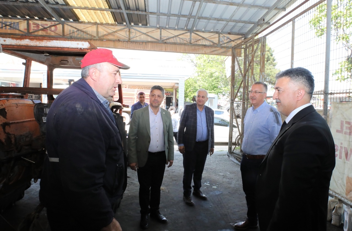 Bayraktar ve Kılıç, Şehrin Kalbi Adapazarı’nda 14 Mayıs Zaferine Hep Birlikte Yürüyoruz
