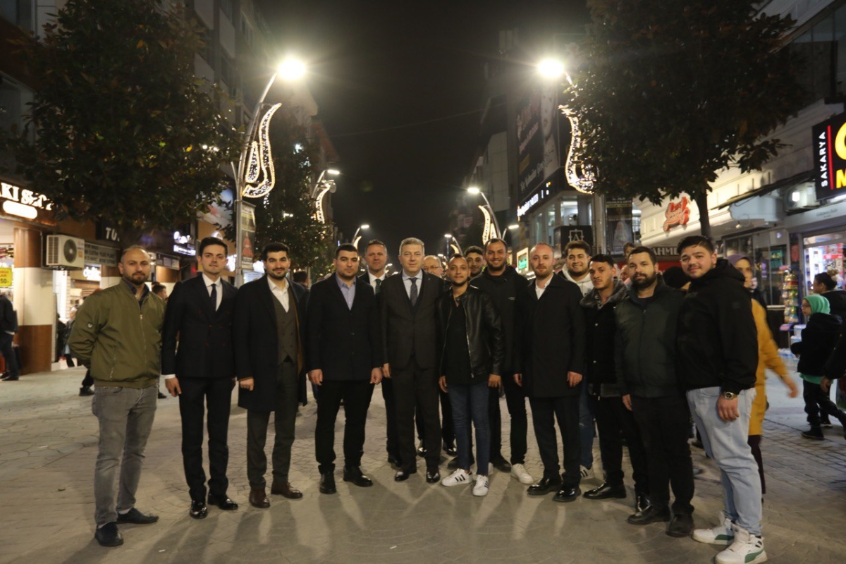 AK Parti Sakarya Milletvekili Adayı Ertuğrul Kocacık'a Vatandaşlardan Büyük İlgi