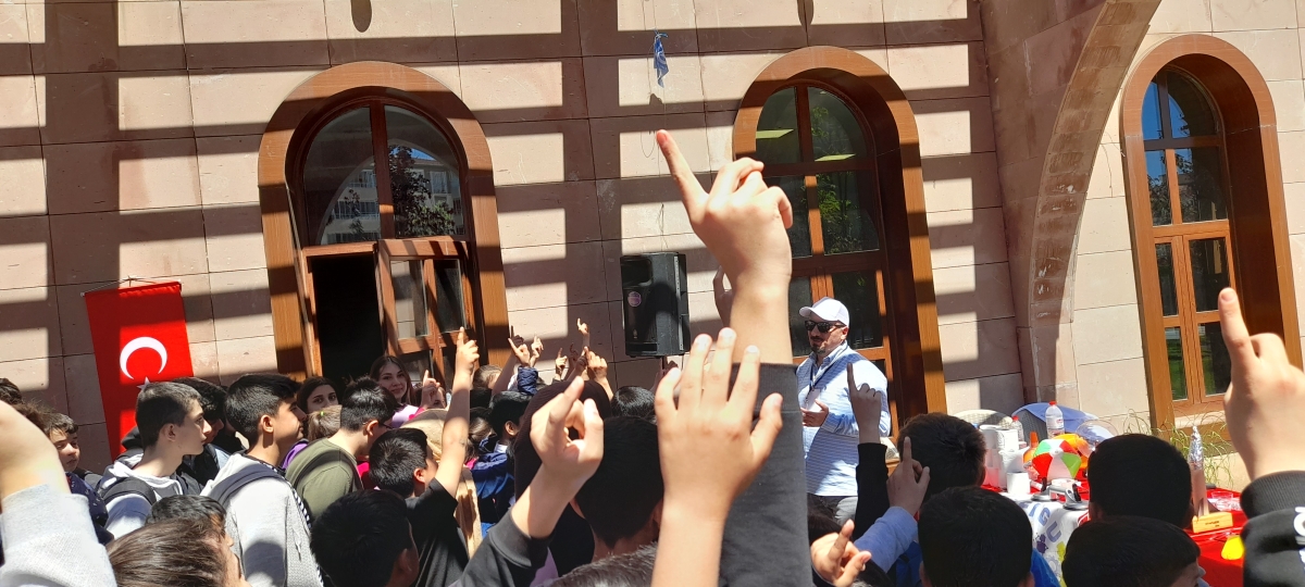 Besni’de geleceğin bilim insanları için yola çıkıldı.