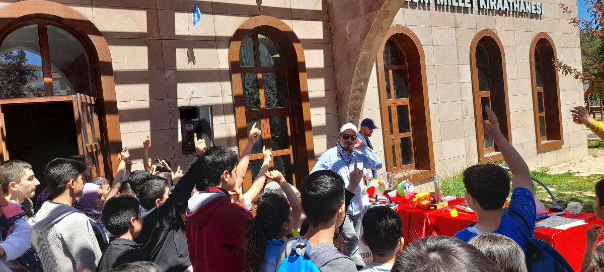 Besni’de geleceğin bilim insanları için yola çıkıldı.