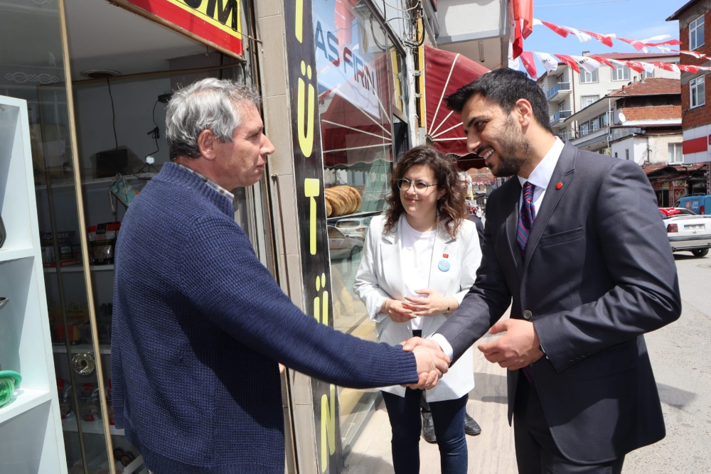 CHP milletvekili adayı Ecevit Keleş Karasu ve Kocaali’den seslendi