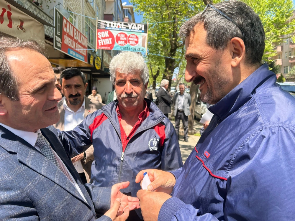 CHP milletvekili adayı Ecevit Keleş Karasu ve Kocaali’den seslendi
