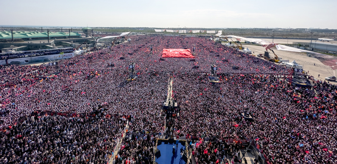  Recep Tayyip Erdoğan; İstanbul'da Yüz Yılın En Büyük Mitingine İmzasını Attı  (1,700 Bin)