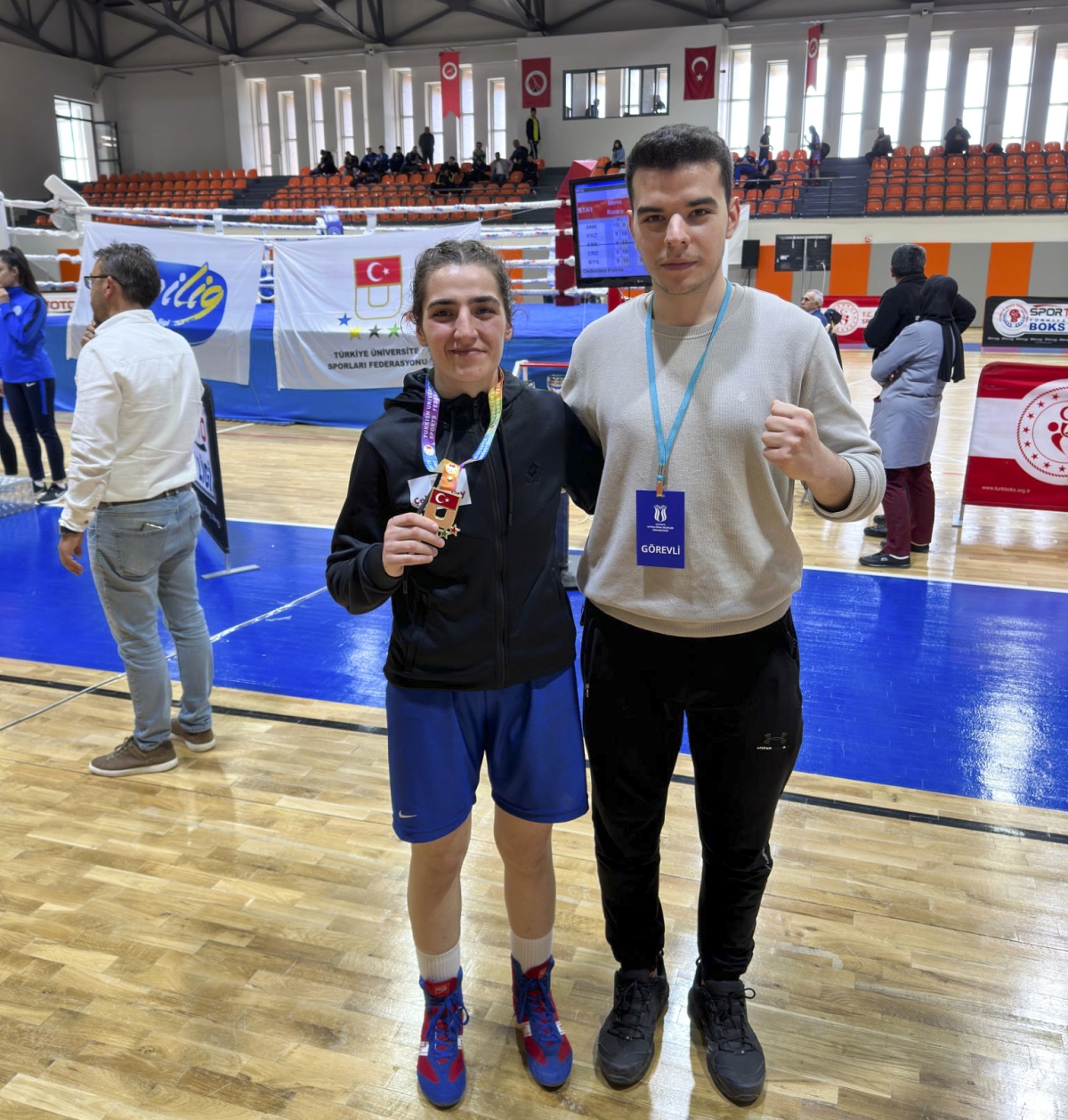 SUBÜ öğrencileri boksta iki madalya kazandı