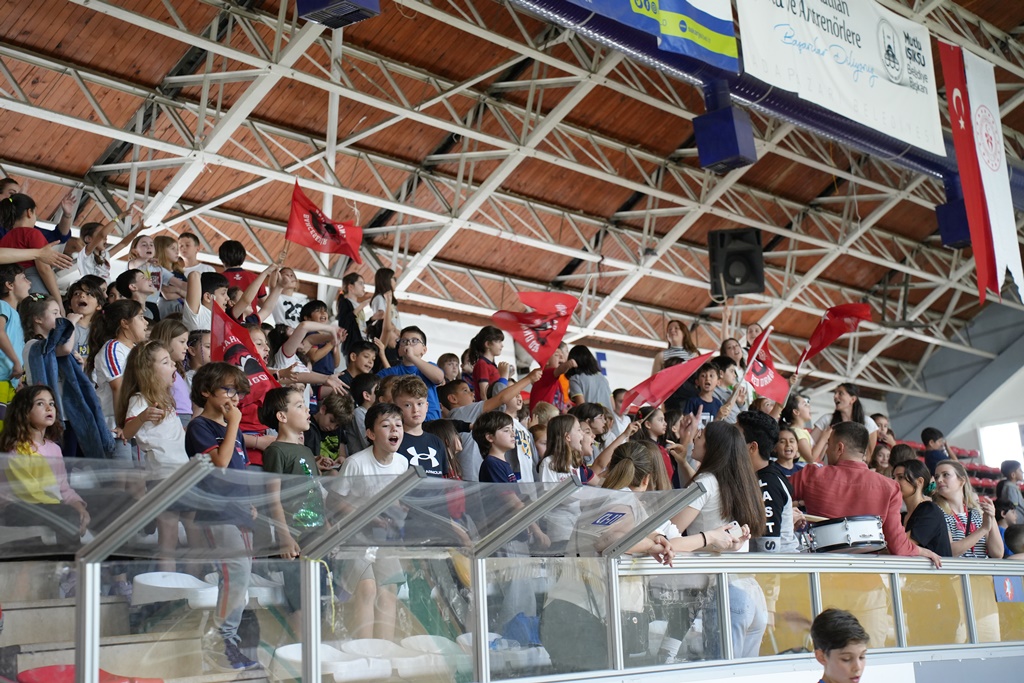 MİNİKLER POTADA KAPIŞTI İŞTE O KARELER...