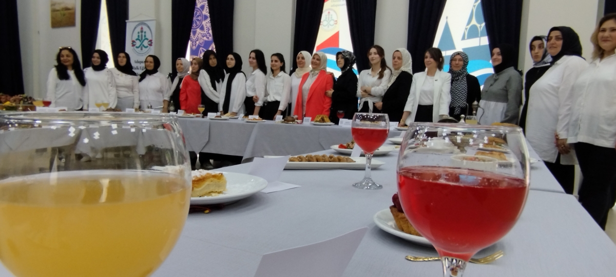 YÖRESEL MÜTFAKLAR Gülsen YILDIZ ile Sakarya Halk Eğitim Merkezinde Görsel Şov İŞTE O KARELER.
