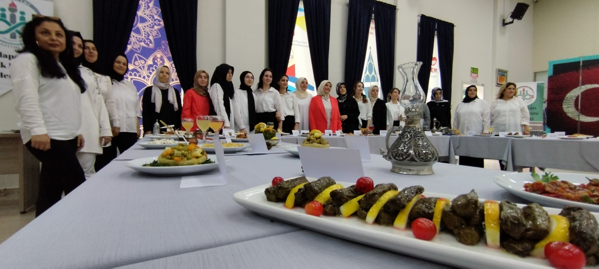 YÖRESEL MÜTFAKLAR Gülsen YILDIZ ile Sakarya Halk Eğitim Merkezinde Görsel Şov İŞTE O KARELER.
