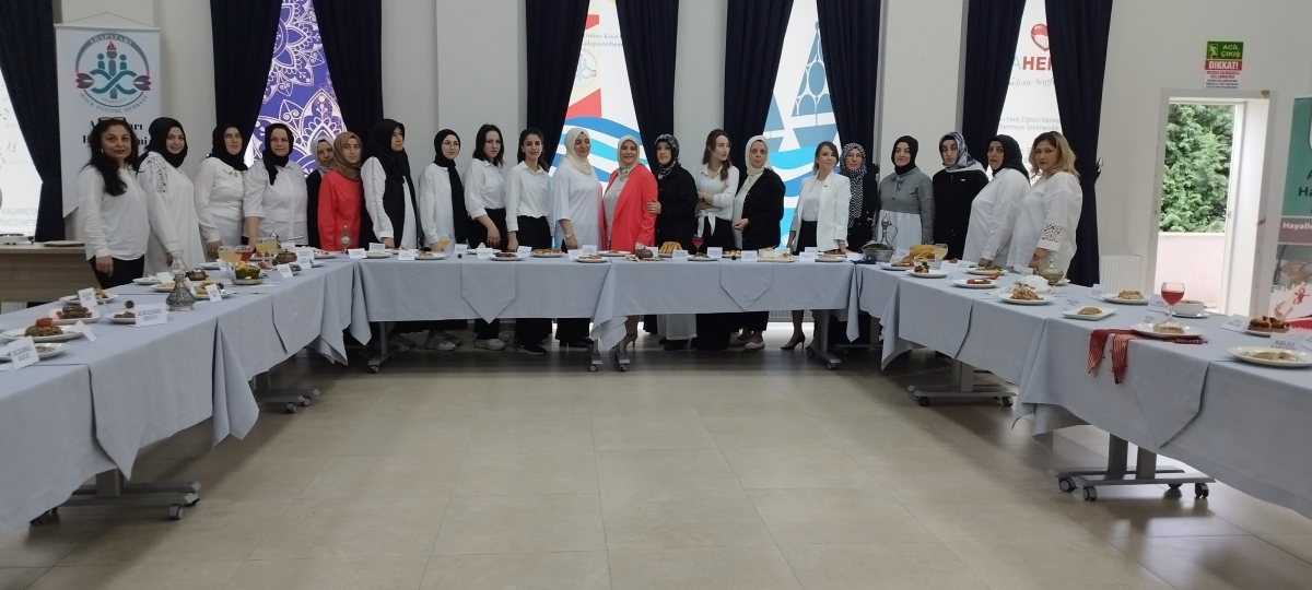 YÖRESEL MÜTFAKLAR Gülsen YILDIZ ile Sakarya Halk Eğitim Merkezinde Görsel Şov İŞTE O KARELER.