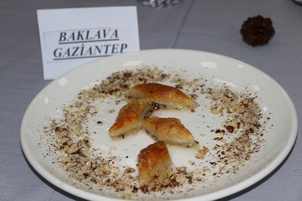 YÖRESEL MÜTFAKLAR Gülsen YILDIZ ile Sakarya Halk Eğitim Merkezinde Görsel Şov İŞTE O KARELER.