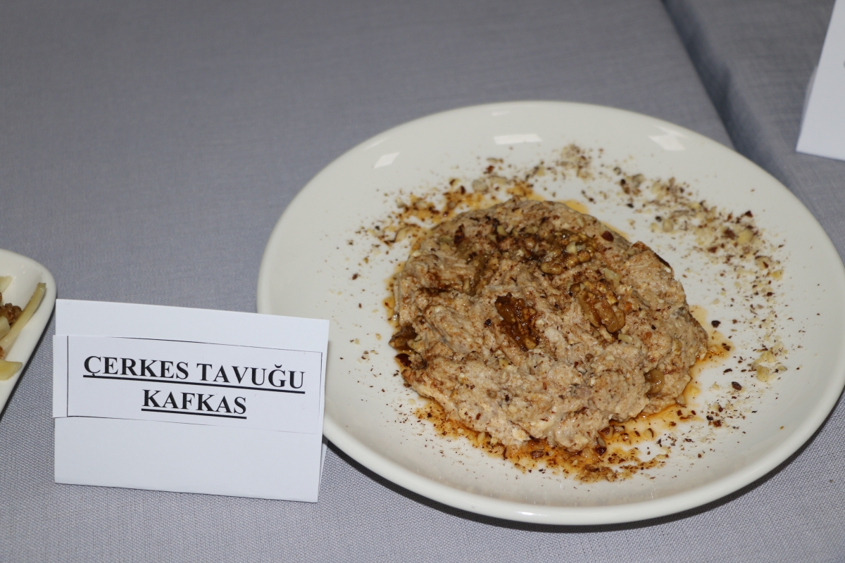 YÖRESEL MÜTFAKLAR Gülsen YILDIZ ile Sakarya Halk Eğitim Merkezinde Görsel Şov İŞTE O KARELER.