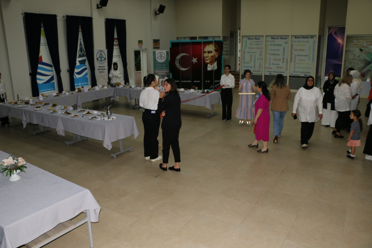 YÖRESEL MÜTFAKLAR Gülsen YILDIZ ile Sakarya Halk Eğitim Merkezinde Görsel Şov İŞTE O KARELER.