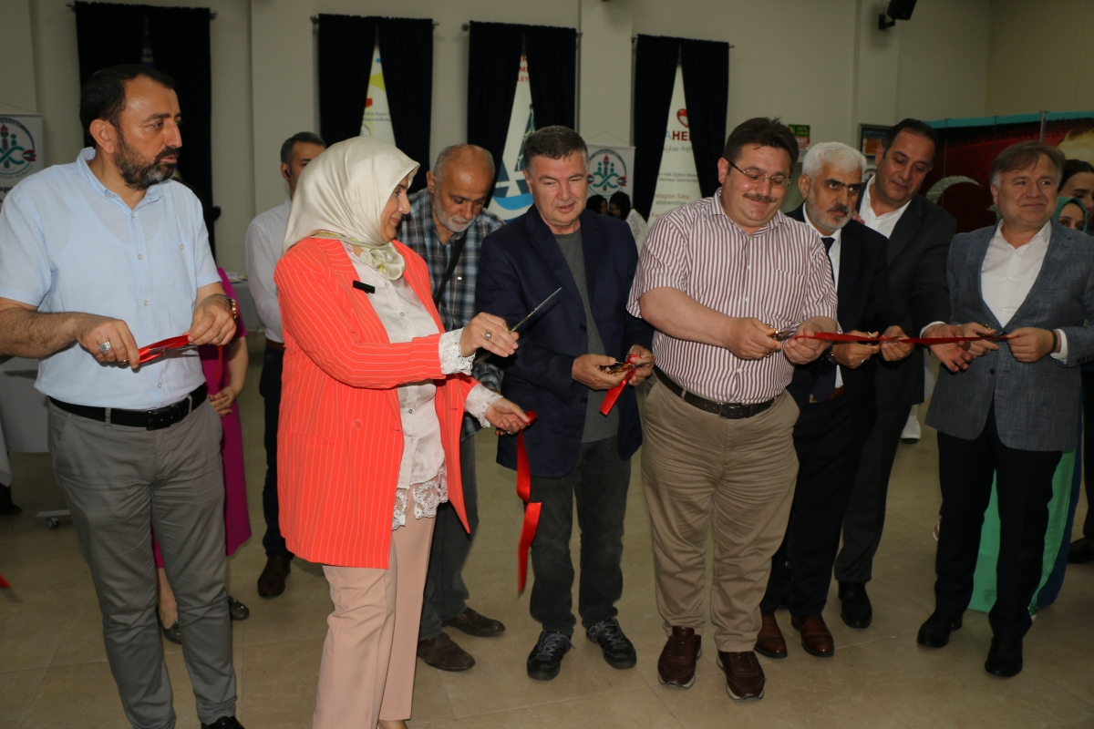 YÖRESEL MÜTFAKLAR Gülsen YILDIZ ile Sakarya Halk Eğitim Merkezinde Görsel Şov İŞTE O KARELER.