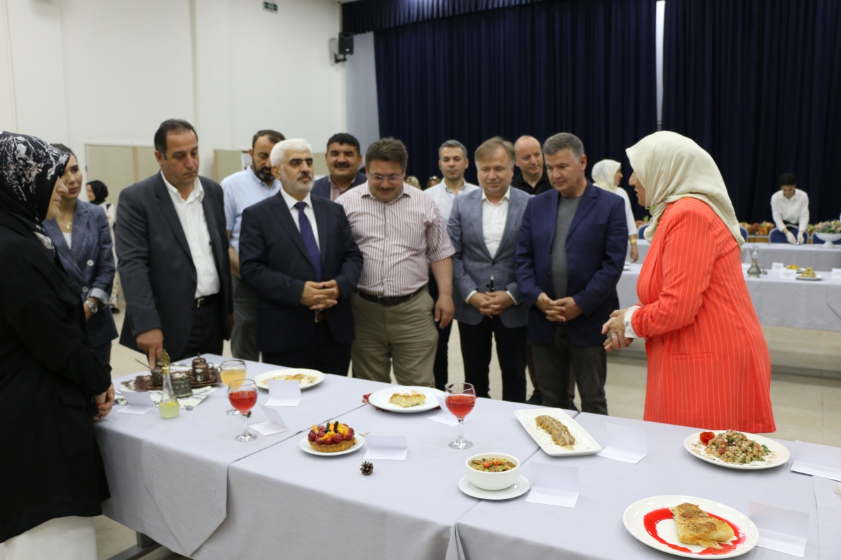 YÖRESEL MÜTFAKLAR Gülsen YILDIZ ile Sakarya Halk Eğitim Merkezinde Görsel Şov İŞTE O KARELER.