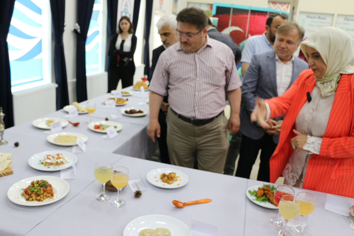 YÖRESEL MÜTFAKLAR Gülsen YILDIZ ile Sakarya Halk Eğitim Merkezinde Görsel Şov İŞTE O KARELER.