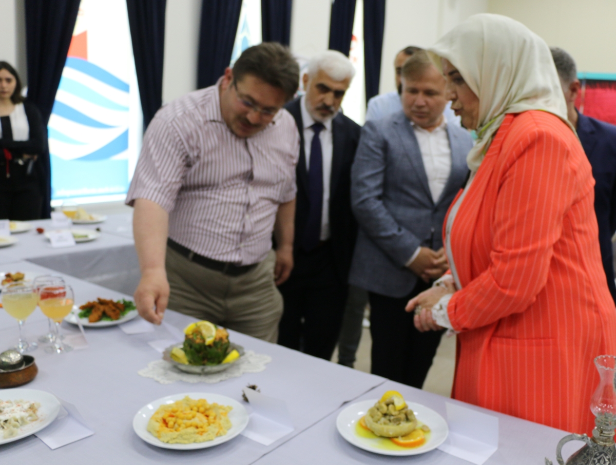 YÖRESEL MÜTFAKLAR Gülsen YILDIZ ile Sakarya Halk Eğitim Merkezinde Görsel Şov İŞTE O KARELER.