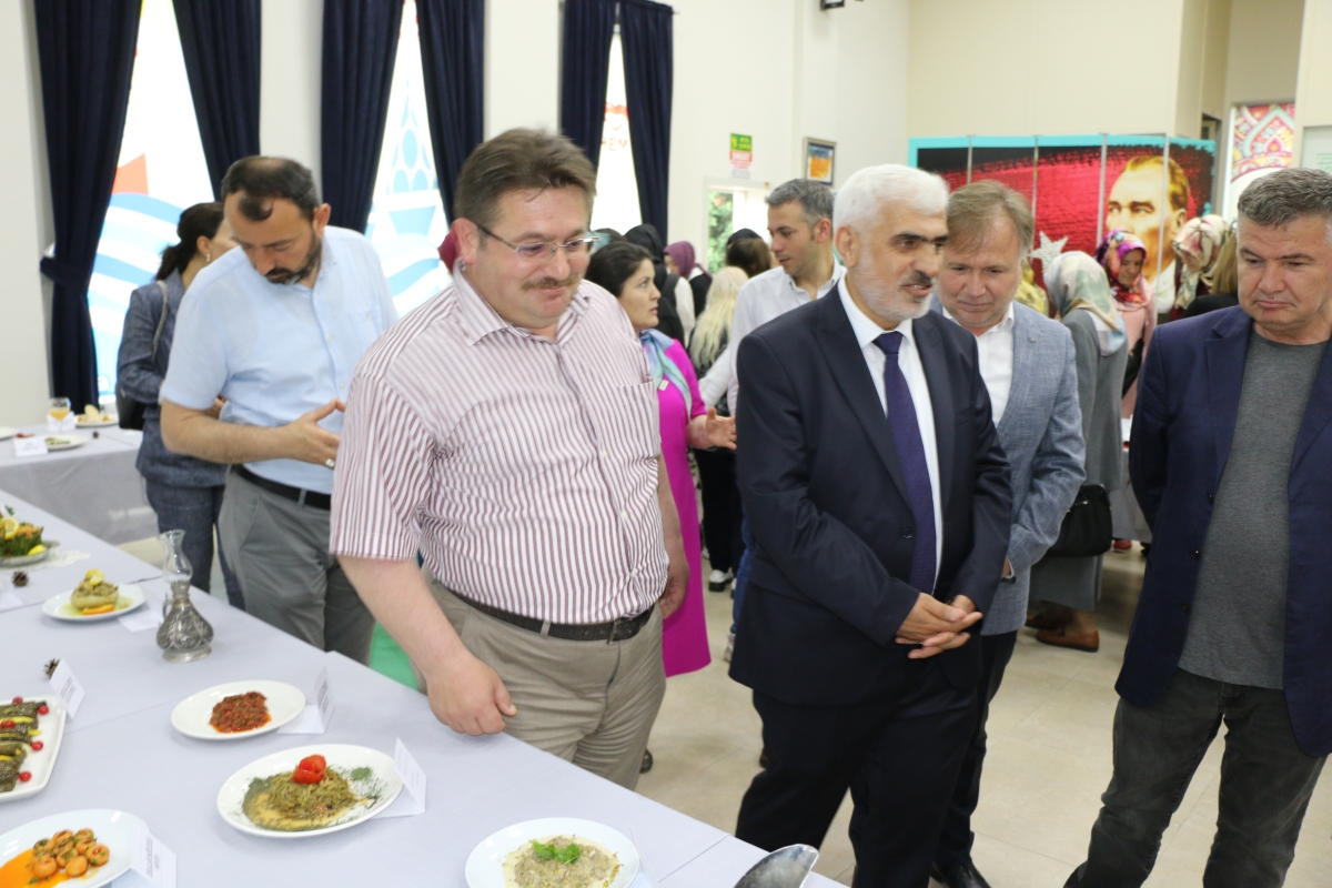 YÖRESEL MÜTFAKLAR Gülsen YILDIZ ile Sakarya Halk Eğitim Merkezinde Görsel Şov İŞTE O KARELER.