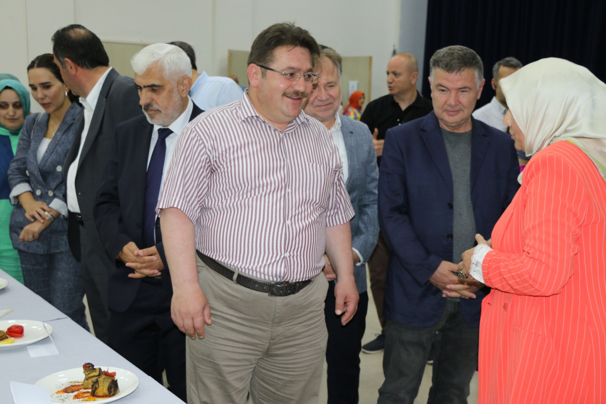 YÖRESEL MÜTFAKLAR Gülsen YILDIZ ile Sakarya Halk Eğitim Merkezinde Görsel Şov İŞTE O KARELER.