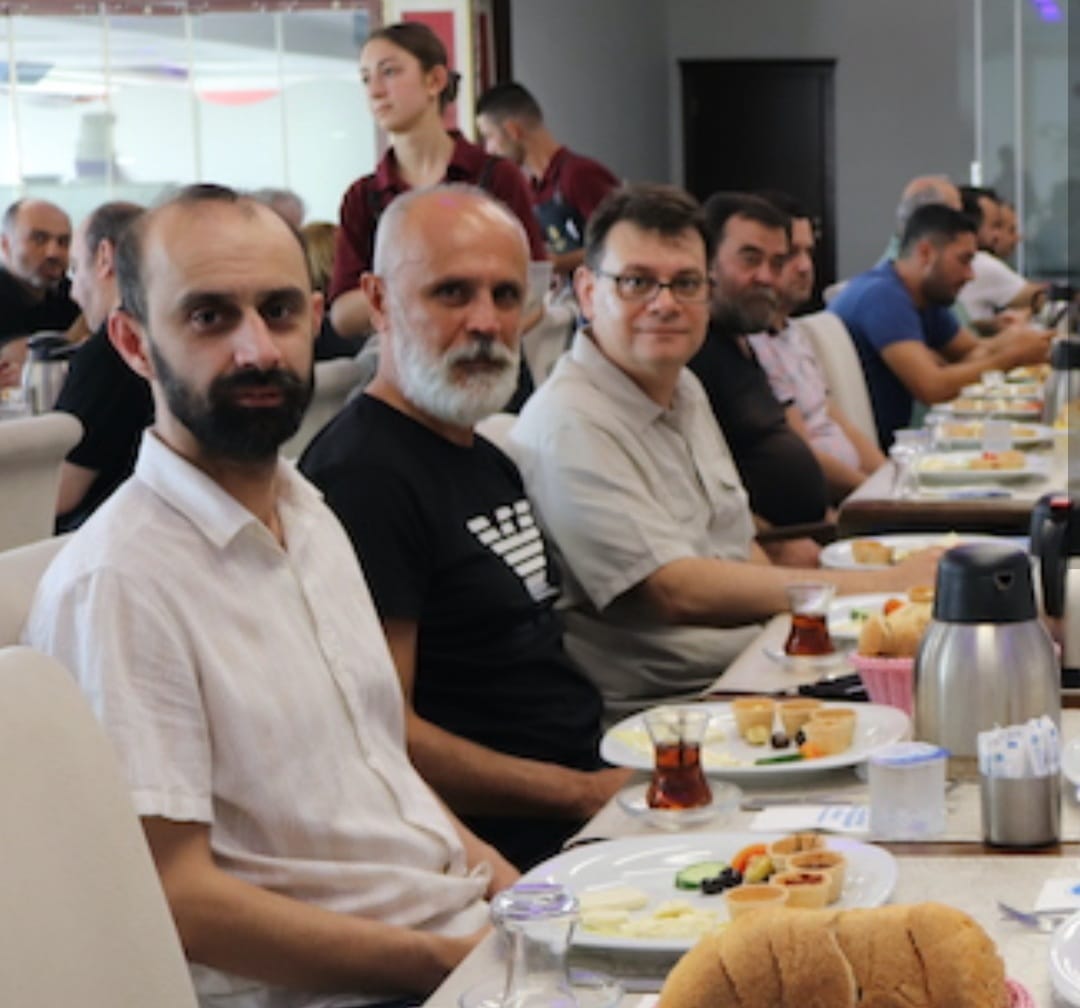Basın özgürlüğünün yıl dönümünde Gazeteciler kahvaltıda buluştu   