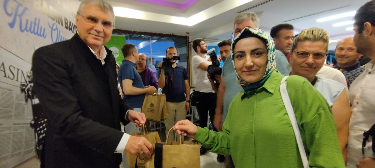 24 TEMMUZ GAZETECİLER VE BASIN BAYRAMINDA SBB BAŞKANI EKREM YÜCE ULUSAL VE YEREL BASIN İLE BİR ARADA