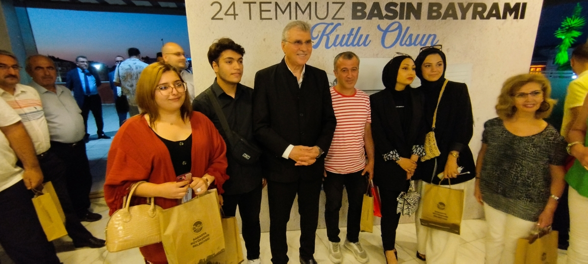 24 TEMMUZ GAZETECİLER VE BASIN BAYRAMINDA SBB BAŞKANI EKREM YÜCE ULUSAL VE YEREL BASIN İLE BİR ARADA