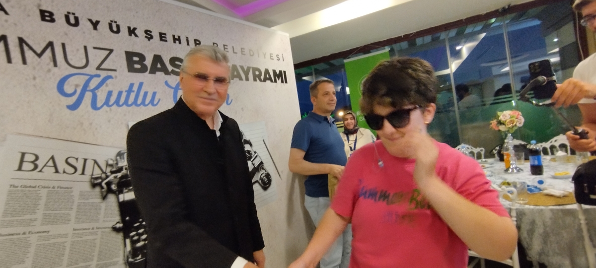 24 TEMMUZ GAZETECİLER VE BASIN BAYRAMINDA SBB BAŞKANI EKREM YÜCE ULUSAL VE YEREL BASIN İLE BİR ARADA